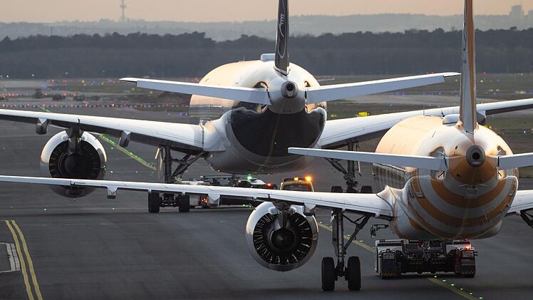 Flugzeuge im Abendlicht