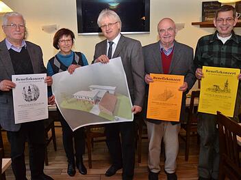 Die Verantwortlichen der Sängergruppe Frankenwald und der Lebenshilfe freuen sich auf die Benefizkonzerte (von links): Bernhard Zipfel (Vorsitzender Sängergruppe Frankenwald), Käthe Köhler (stellvertretende Vorsitzende Sängergruppe Frankenwald) und Wolfgang Palm (Geschäftsführer Lebenshilfe für Menschen mit Behinderung). Foto: Karl-Heinz Hofmann