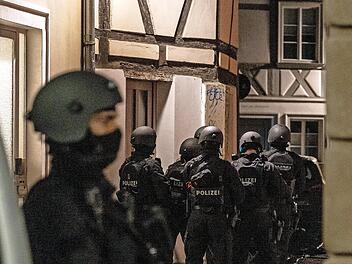 Ein schwer bewaffnetes Spezialkommando ist an dem Einsatz beteiligt gewesen.