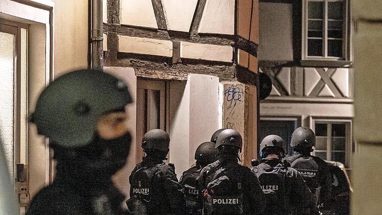 Ein schwer bewaffnetes Spezialkommando ist an dem Einsatz beteiligt gewesen.