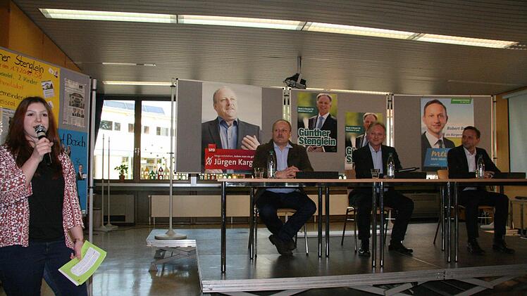 Podiumsdiskussion der drei Bürgermeister-Kandidaten an der Mainleuser Schule. Foto: Jürgen Gärtner
