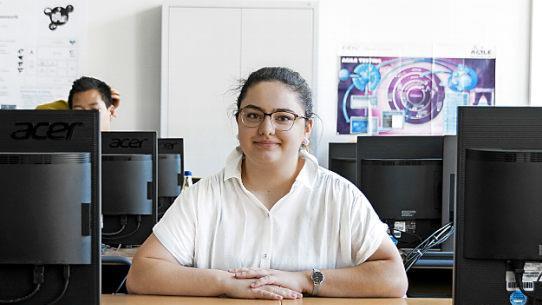 300 haben sich beworben. 50 wurden ausgew&auml;hlt, darunter Buket Kurtulus von der Hochschule Coburg.  Foto: Simon Geistlinger