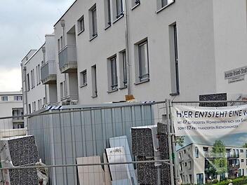 In der Aristide-Briand-Straße im Stadtteil Herzo Base entstehen geförderte Wohnungen. Fotos: Bernhard Panzer