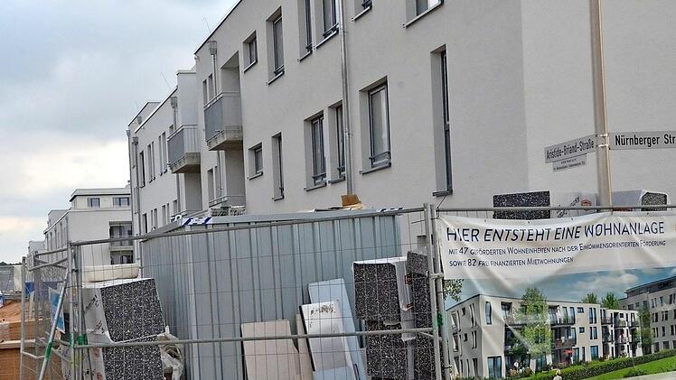 In der Aristide-Briand-Straße im Stadtteil Herzo Base entstehen geförderte Wohnungen. Fotos: Bernhard Panzer