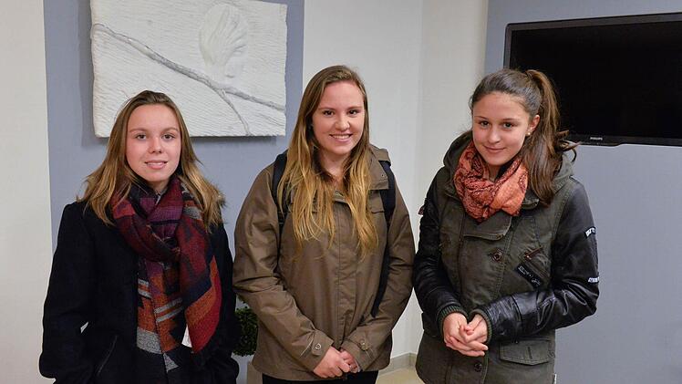 Marine, Marie-Luise und Alicia in der Lichtenfelser SynagogeFoto: Ronald Rinklef