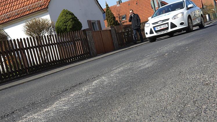 Für die Friedhofstraße sind in diesem Jahr für die Planungsarbeiten schon einmal 30 000 Euro vorgesehen. Foto: Archiv/Arkadius Guzy