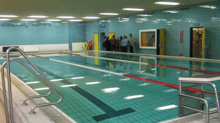 Die Konzentration an Schimmelsporen im Schwimmbad der Maximilian-von-Welsch-Schule wird als gering eingestuft. Foto: Archiv/Landratsamt