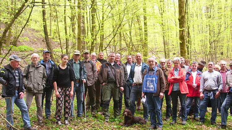 Gruppenbild von der Grenzbegehung in Wildflecken. Foto: Feldgeschworene.