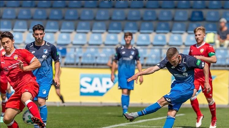 68. Minute im Dietmar-Hopp-Stadion: Noah Schorn packt die linke Klebe aus und trifft zum 1:1 für die A-Junioren der TSG Hoffenheim im Finale um die Süddeutsche Meisterschaft gegen den VfB Stuttgart. privat