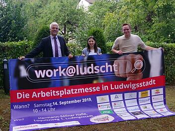 Arbeitgeber und Arbeitnehmer zusammenbringen soll die Arbeitsplatz- und Ausbildungsmesse in Ludwigsstadt. Dafür engagieren sich Bürgermeister Timo Ehrhardt, 1. TSV-Vorsitzender Paul Pfeiffer und Bettina Frankerl vom City-Management.  Heike Schülein