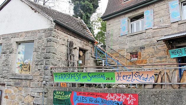 Das "Haus Lichtzeichen" der "Humanit&auml;ren Hilfe f&uuml;r Menschen in Not". Hier werden Waren und Spenden entgegengenommen. Foto: Rainer Glissnik