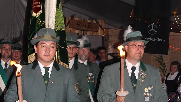 Einmarsch der Mitglieder zum gro&szlig;en Zapfenstreich Foto: Alexandra Kemnitzer