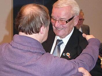 Herzlicher Abschied von Horst Renner, der 37 Jahre lang den "Club mit Herz" geleitet hat.  Foto: Werner Rei&szlig;aus