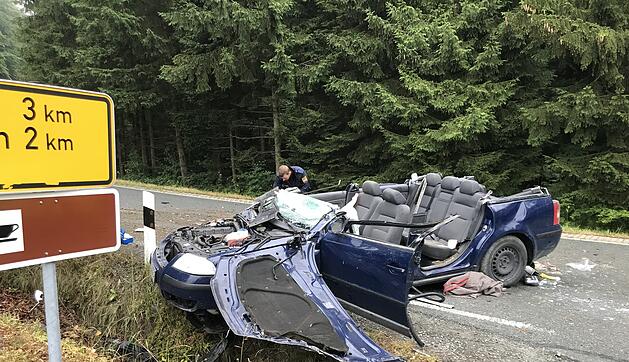 T&ouml;dlicher Unfall im Kreis Kulmbach: Mitfahrer aus Auto geschleudert und gestorben