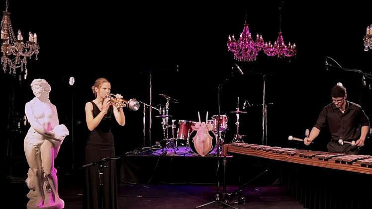 Hedwig Emmerich und Thomas Varga gestalteten die aktuelle Episode von "Klassik am Sonntag". Screenshot: Landestheater Coburg