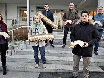 Unser Bild zeigt vorne von links Sozialpädagogin Silvia Bauernfeind, die Auszubildenden Nele, Franz und Christian und oben von rechts Berufsschullehrer Stefan Jahreis und Fachlehrer Jörg Wollnik.