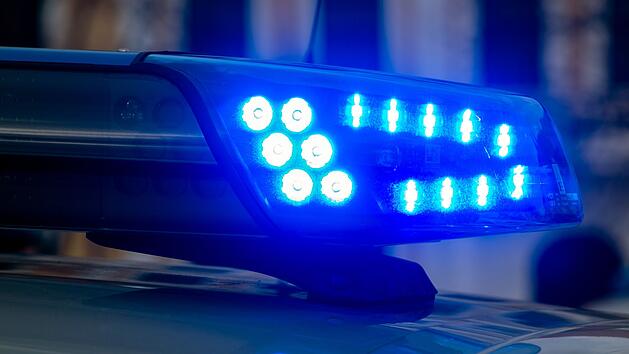 Kreis Coburg: 64-J&auml;hriger steht "unten ohne" am Fenster - und wird von Autofahrern gesehen