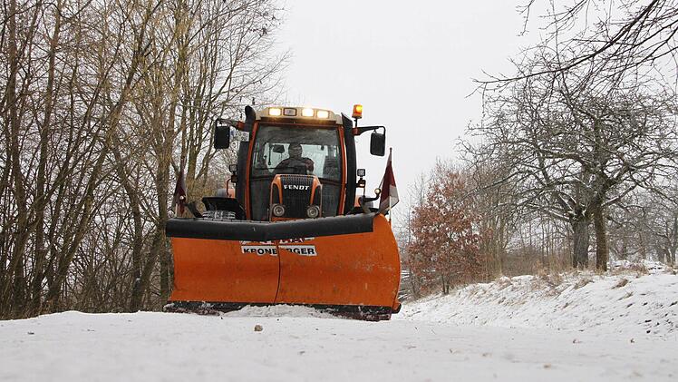 ... mit seinem Schneepflug kommt Harald Kühn (fast) überall hin.