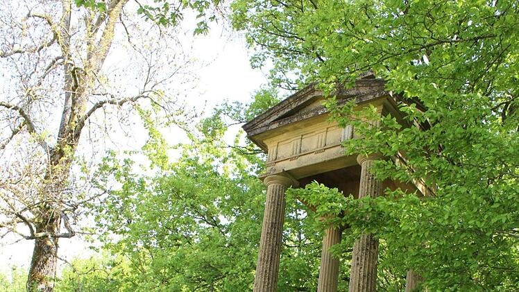 Irgendwo zwischen Vernéville und Chantrenne steht diese Denkmal. So sah es vor der Säuberung aus. Foto: Paul Ziegler