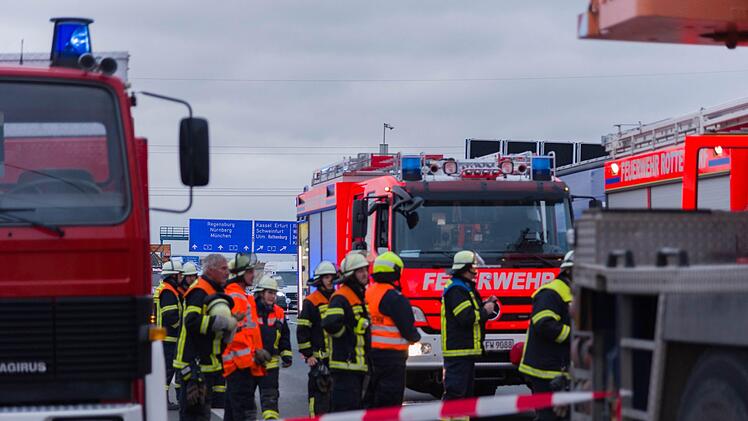 Der Fahrer des Baukrans wurde sehr schwer verletzt. Foto: NEWS5 / DESK
