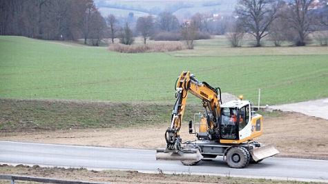 Die Bauarbeiten an der vorübergehenden Umgehungsstraße sind nahezu abgeschlossen, hierüber wird bald der Verkehr umgeleitet.