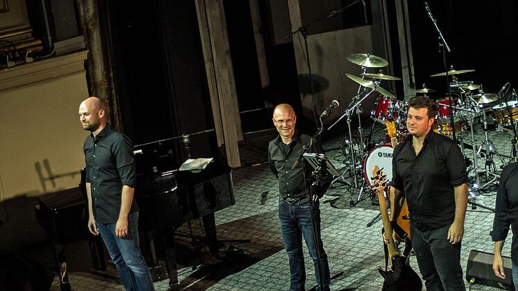 Reichlich Applaus verdiente sich die Band Black Star bei ihrem Auftritt im Landestheater Coburg im Rahmen des Festivals "It'z Jazz".Foto: Jochen Berger