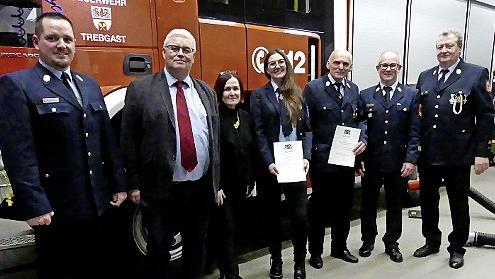 Bei der Feuerwehr Trebgast gab es Ehrungen: (von links) KBM Michel Morck, B&uuml;rgermeister Herwig Neumann, stellvertretende Landr&auml;tin Christina Flauder, Vorsitzende Kathrin Weigel, Harald Schoberth, KBI Jochen Lauterbach und Kommandant Gerhard Potzel.