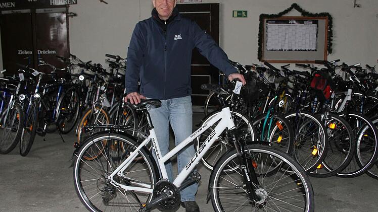 Das Trekkingrad ist für Hobbyradler mit sportlichen Ambitionen. Es ist auch für Asphalt geeignet. Foto: Sonja Adam