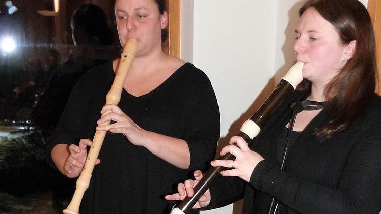 Zeitgenössische Musik ließen (von rechts) Dekanatskantorin Evamarie Peter und Katharina Krückel erklingen.