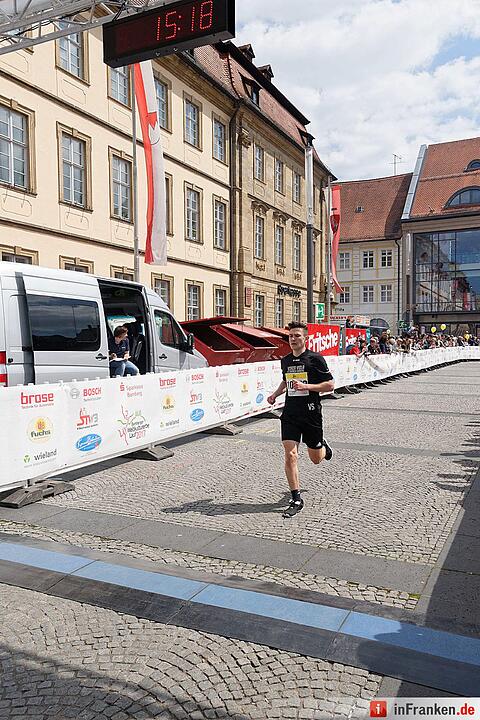 Weltkulturerbelauf 2017 in Bamberg: Der Zieleinlauf am Maxplatz