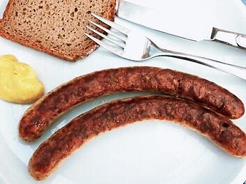 Bratwurst ist nicht gleich Bratwurst. Auf den Inhalt kommt es an.  Foto: Josef Hofbauer