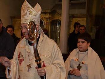 Erzbischof Ludwig Schick beim Einzug in die Klosterkirche