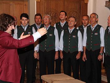 Die Sänger des "Coro Paganella" bei ihrem Auftritt in Eggolsheim Foto: Erlwein