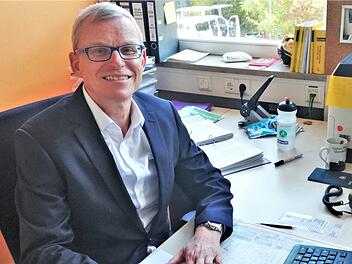 Andreas Hagedorn an seinem neuen Schreibtisch. Foto: von Dobschütz