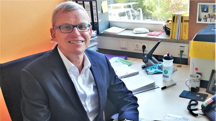 Andreas Hagedorn an seinem neuen Schreibtisch. Foto: von Dobschütz