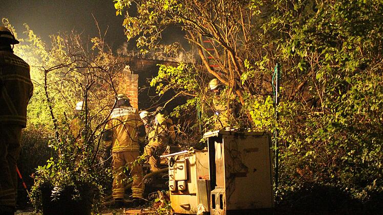 Feuer in Schuppen sorgt für starke Rauchentwicklung
