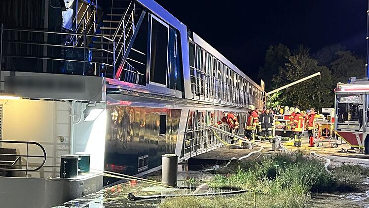 Schiffsungl&uuml;ck auf dem Main verhindert: Rund 160 Menschen evakuiert