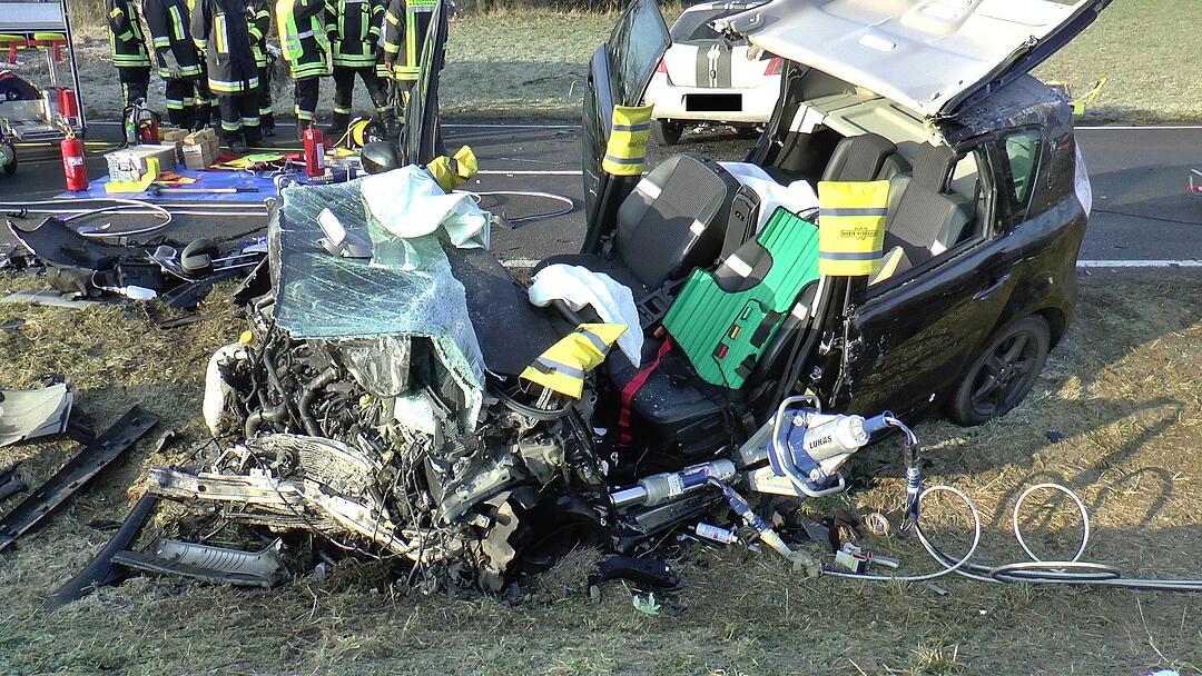 Kreis Haßberge: 29-Jährige stirbt bei schwerem Frontal-Crash