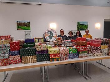 190  Weihnachtspäckchen und jede Menge Decken sind bei der Weihnachtspäckchen- und Deckensammel-Aktion zusammengekommen. Foto: Luisa Friedrich