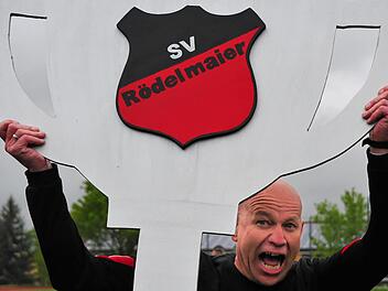 Mindestens genauso groß wie nach der gewonnenen Kreisliga-Meisterschaft 2015 dürfte bei Werner Feder, dem Trainer des SV Rödelmaier, die Freude über das Pokal-Los TSV 1860 München sein.  Foto: Anand Anders
