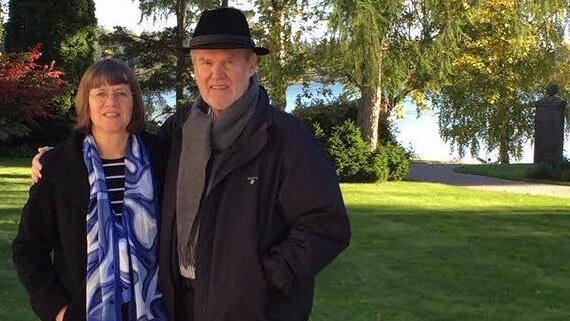 Dorothee Janetzke-Wenzel und Heinz-Dieter Wenzel leben in der deutschen Residenz in Helsinki direkt an der Ostsee - im Winter kommen manchmal Elche über das zugefrorene Wasser in den Garten der Botschaft. Foto: privat