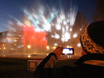 Die Premiere der Adwents-Show im Rosengarten kam gut an, leider musste nach den ersten drei Vorführungen eine frostbedingte Pause eingelegt werden. Foto: Ralf Ruppert