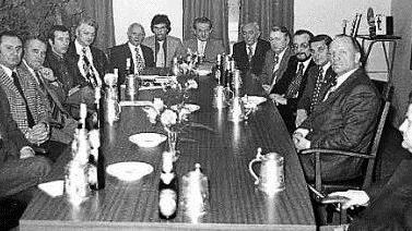 Der Gemeinderat von Schwürbitz im Dezember 1977  Repros: Gagel