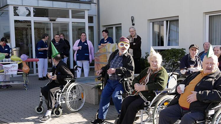 Wildenheid in Narrenhand - Impressionen vom Faschingsumzug im Neustadt Stadtteil. - Foto: Manja von Nida