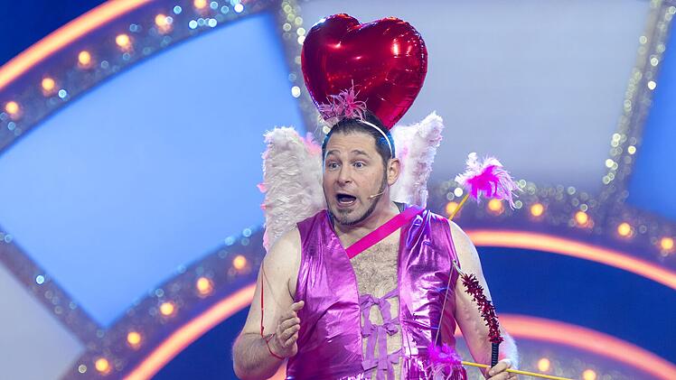 Witzmaschine Markus Zipperle in einer "herzigen" Rolle bei "Schwaben wei&szlig;blau" 2025.