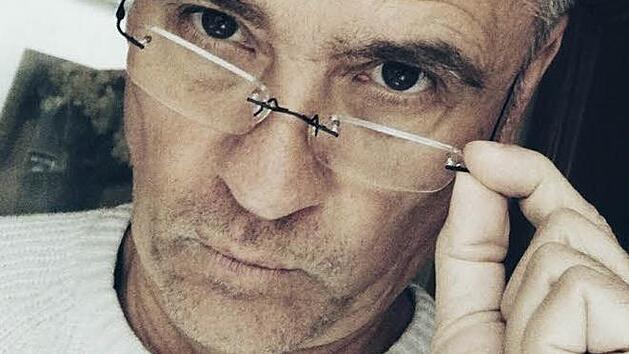 Michael Pilipp ist unter die Romanautoren gegangen. Im seinem ersten Buch legt er sich mit der katholischen Kirche an. Band zwei hat er bereits im Kopf. Fotos: Michael Pilipp