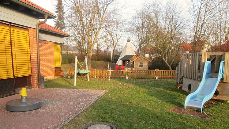 Der Kindergarten St. Johannis in Elfershausen ist in die Jahre gekommen. Der Gemeinderat muss nun entscheiden: Sanierung und Anbau oder gleich Neubau. Foto: Winfried Ehling