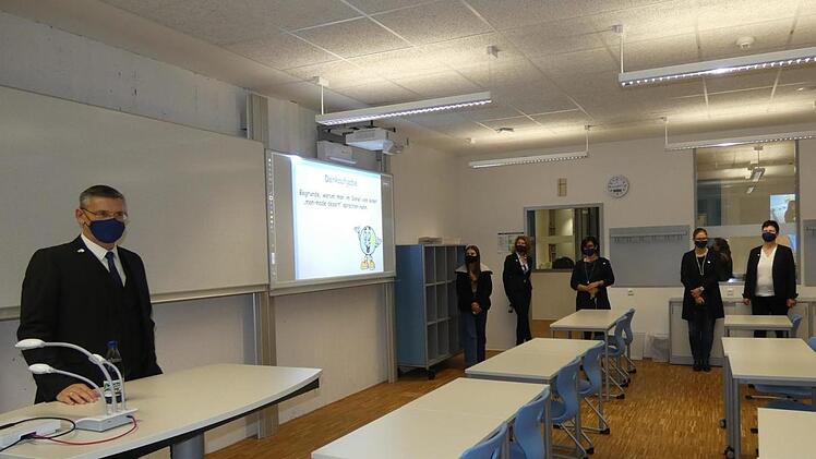 Helle und moderne Klassenräume sollen zum erfolgreichen Lernen beitragen.