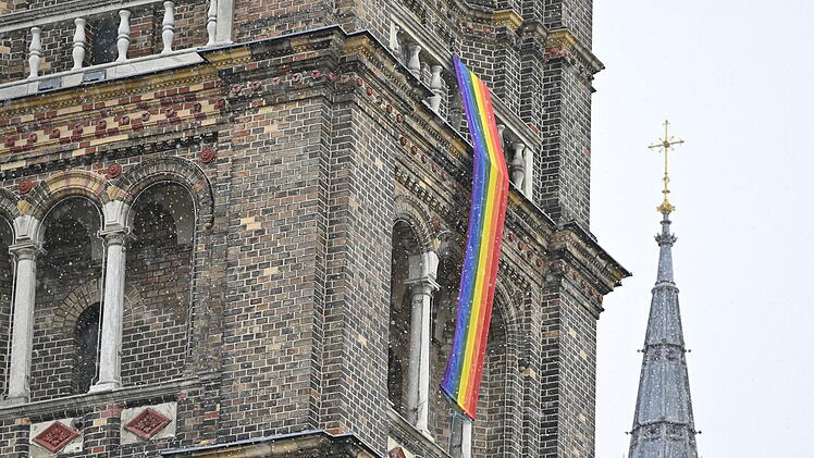Kritik am Nein des Vatikans zur Segnung homosexueller Paare