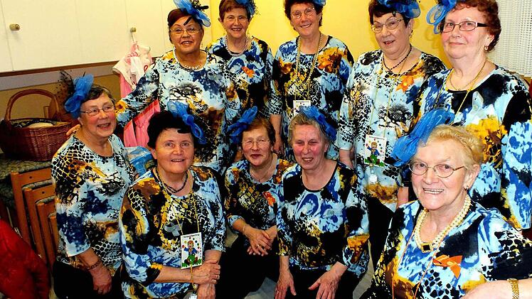Im neuen, feschen Outfit begeisterte die Senioren-Gymnastikgruppe mit mehreren Tänzen.